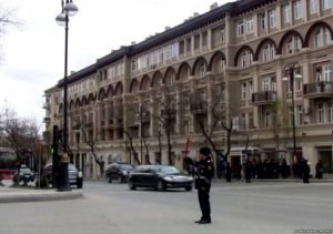 Həsən Şirinov prezidentin kortejindən çıxarıldı