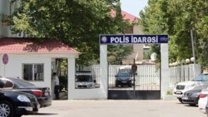 Polis rəisini bıçaqlayanlar azadlıqdadır