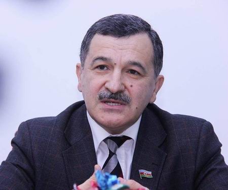 Aydın Mirzəzadə erməni ilə 3 manata mərcə girib