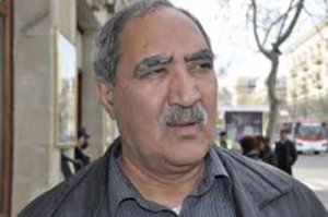 Fəzail Ağamalının evinə gürzə girdi