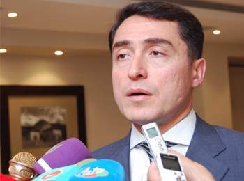 Siyasi partiyalarla bağlı daha bir qadağa