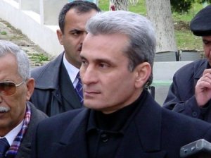 Surət Hüseynov Azərbaycanın inşaat sektorunda necə payçıya çevrilib?