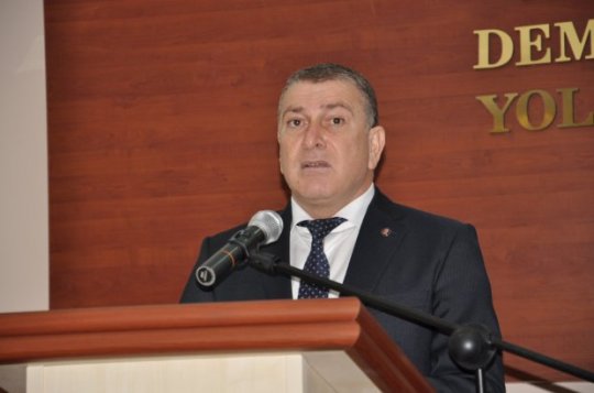 İcra başçısı şikayətə gələn vətəndaşı döyüb həbs etdirdi