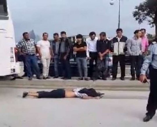 Bakıda avtobus qəza törətdi, ölən var - VİDEO