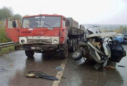 Azərbaycanda dəhşətli qəza: 4 nəfər öldü, sürücü qaçdı