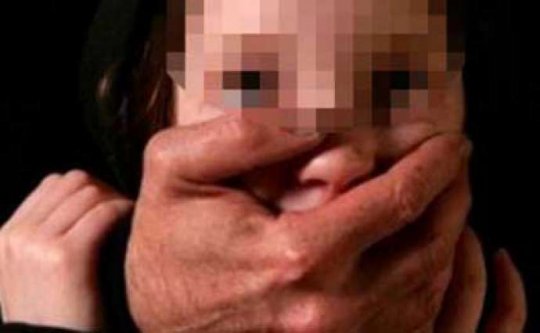 Azərbaycanda evdən qaçan məktəbli qıza kütləvi şəkildə təcavüz etdilər
