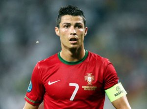 Ronaldo 100 milyon adamı facebooka yığdı