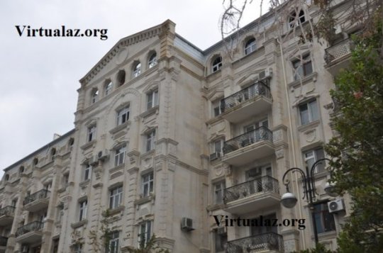 Bakıda bu da oldu: yaşadığı binada özünə şəxsi lift tikdirir - (Fotolar)