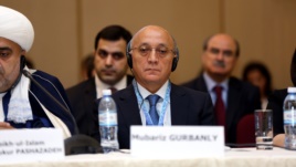 Mübariz Qurbanlı məscidlərdə «süni sıxlıqdan» danışır
