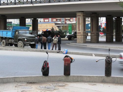 Qul bazarına toplaşanlar işsizlikdən və polisdən şikayətlənir - FOTOLAR