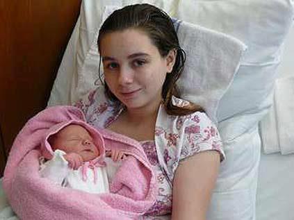 13 yaşlı qız 15 yaşlı oğlandan uşaq doğdu