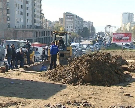 Bakıda bu gün asfalt vurulan yol yenidən çökdü - (Fotolar)