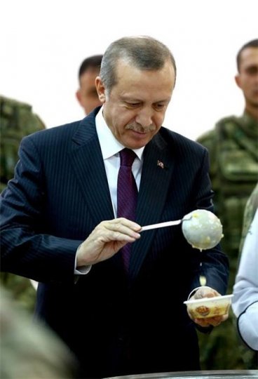 Ərdoğan əsgərlərə hədik payladı - (Fotolar)