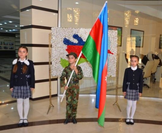 Qaradağda “Mənim üçrəngli bayrağım” mövzusunda dəyir masa keçirilib