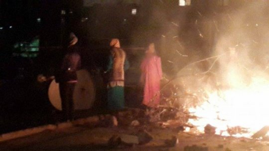 Xətaidə gecə "üsyan"ı, camaat yolu bağladı, alov qaladı - FOTOLAR