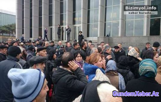 Milli Məclisin qarşısında aksiya