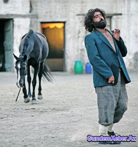 Çılpaq kişiyə görə kənd boşaldıldı (FOTO)