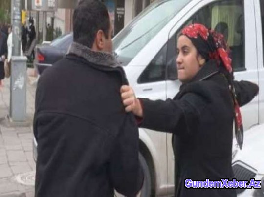 Qadın ərini və onun sevgilisini küçənin ortasında bıçaqla belə qovaladı - Video