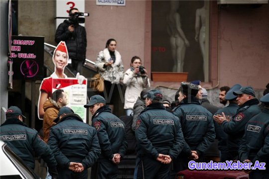 Sarkisyanın evinə hücum (FOTO)