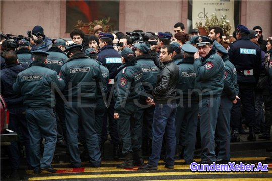 Sarkisyanın evinə hücum (FOTO)