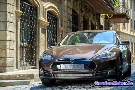 Elektriklə işləyən maşınlar Bakıda - FOTOLAR