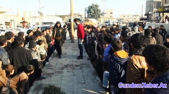 İŞİD bu dəfə hamının gözü qarşısında kəsdi (FOTO)