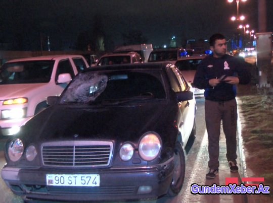Bakıda keçiddən keçməyən 45 yaşlı qadını maşın vurdu (FOTO)