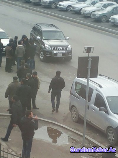Bakıda nəqliyyat müfəttişləri taksi sürücüsünü maşınla vurdular - FOTOLAR