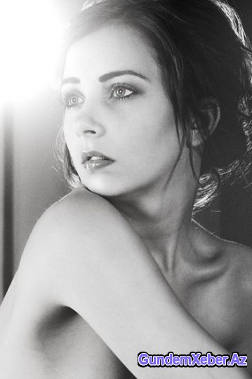 21 yaşlı danimarkalı deputat – açıq-saçıq fotosessiyalar həvəskarı – FOTO (18)