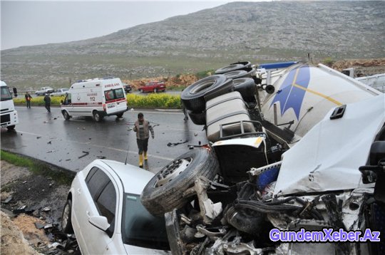  Türkiyədə ağır qəza: 13 ölü, 9 yaralı (FOTOLAR)