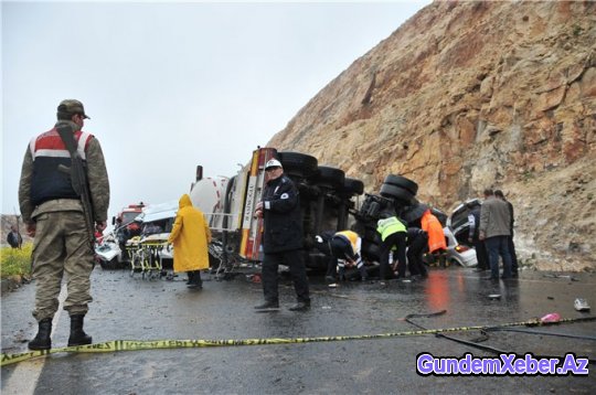  Türkiyədə ağır qəza: 13 ölü, 9 yaralı (FOTOLAR)