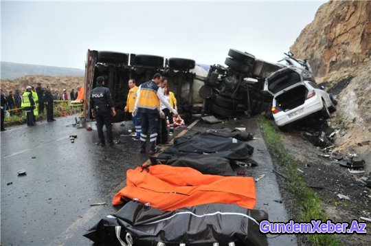  Türkiyədə ağır qəza: 13 ölü, 9 yaralı (FOTOLAR)