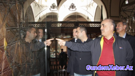 Azərbaycanlı nazir xanımı ilə gəzintidə - FOTOLAR