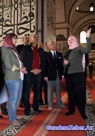 Azərbaycanlı nazir xanımı ilə gəzintidə - FOTOLAR