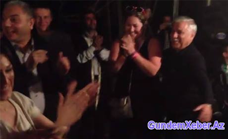 İcra başçısının xarici jurnalistlərlə şəkilləri yayıldı - FOTOLAR