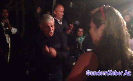 İcra başçısının xarici jurnalistlərlə şəkilləri yayıldı - FOTOLAR