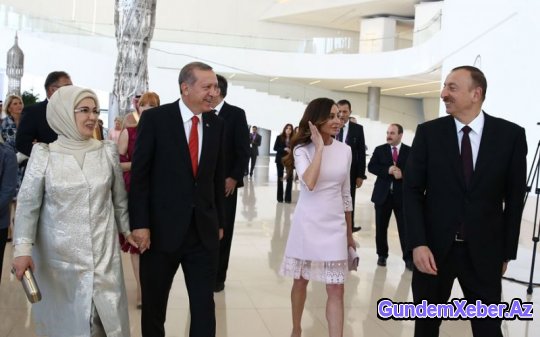 İlham Əliyevlə xanımı prezidentlərlə ziyafətdə - FOTOLAR