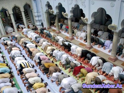 Məsciddə namaz qılan 16 nəfər öldürüldü