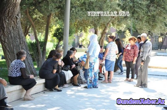 Zığ sakinləri Nazirlər Kabinetinin binası qarşısında aksiya keçirir