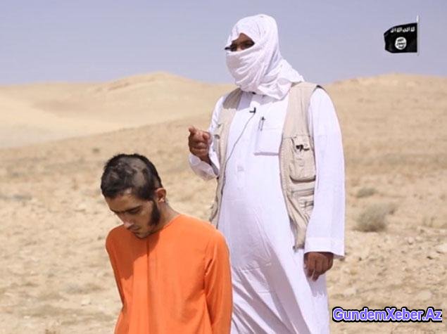 İŞİD-dən daha bir vəhşilik: hərbçinin üstündən tankla keçdilər - FOTO 16+