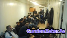 Maaş tələb edən fəhlələr şirkətin binasında gecələyirlər (VİDEO)