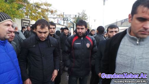 Maaş tələb edən fəhlələr şirkətin binasında gecələyirlər (VİDEO)