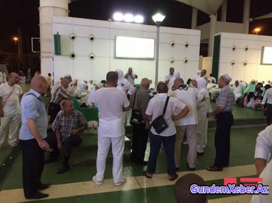 Azərbaycana qayıdan zəvvarlar Ciddə hava limanında problemlə üzləşiblər - FOTOSESSİYA - VİDEO