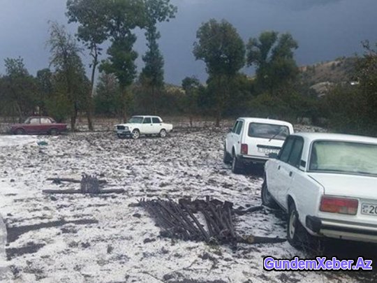 Azərbaycana dolu düşdü