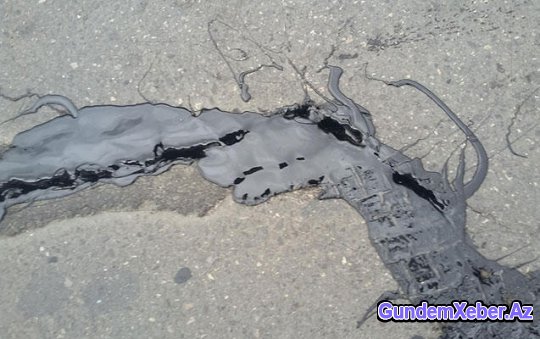 Sumqayıt yolu ikiyə bölündü - FOTO