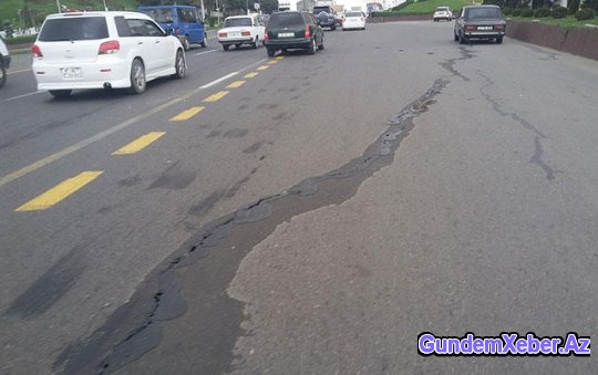 Sumqayıt yolu ikiyə bölündü - FOTO