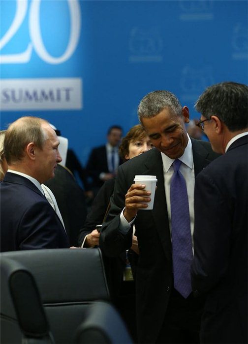 Obamanın ayrı qala bilmədiyi stəkanı (FOTO)