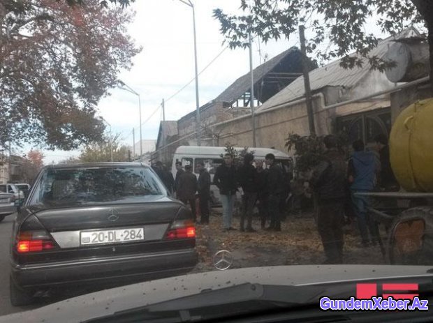 Sərnişin avtobusu divara çırpıldı: xəsarət alanlar var