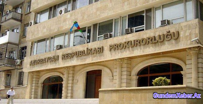 Prokuror oğurluq edən polisi azadlığa buraxan hakimi “topa tutdu”