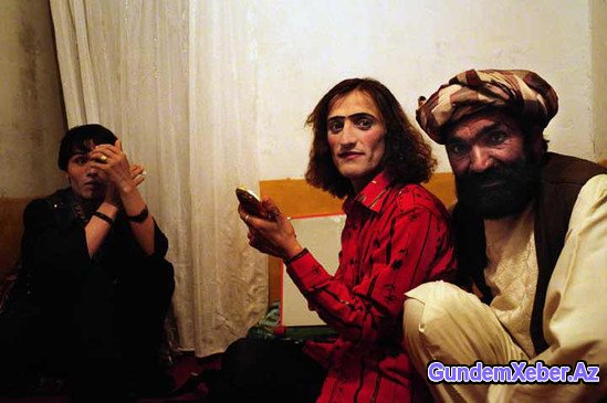 "ALLAHU ƏKBƏR" DEYİB OĞLANLARI ZORLAYAN "MÖMİN"LƏR - FOTOLAR